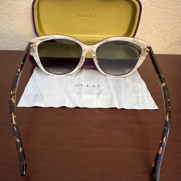 Gucci Sunglasses & Case - Picture 4 of 6